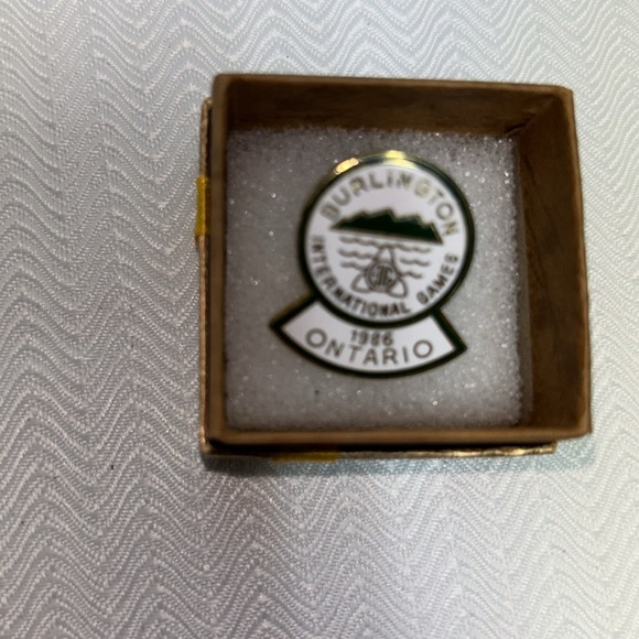 Enamel lapel pin - Picture 2 of 2